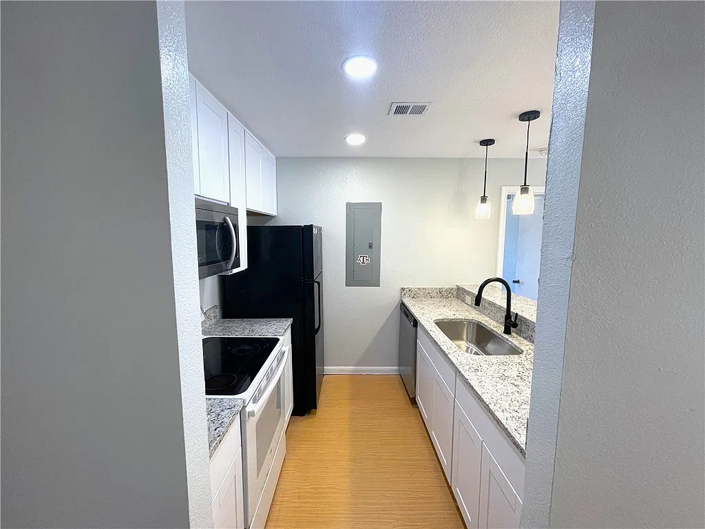 4 bed, 1236 sqft, $1,800 — Photo 3