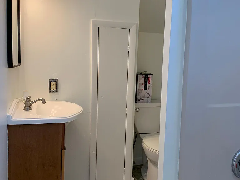 127 W Caracas Ave — Photo 17