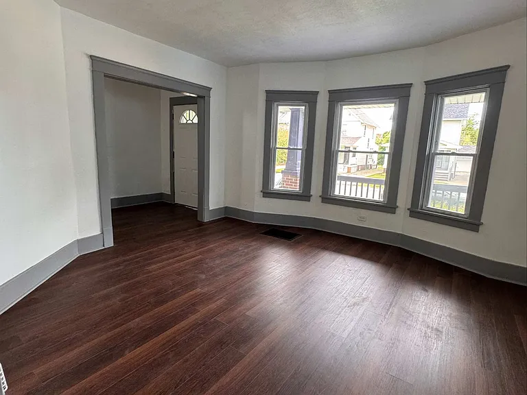 13500 Eaglesmere Ave — Photo 5