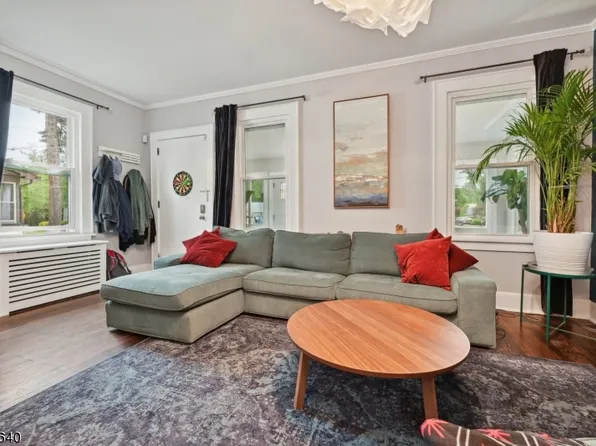 61 Wellesley St, Maplewood Twp., NJ 07040