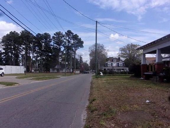 Exterior Neighborhood (street photo)