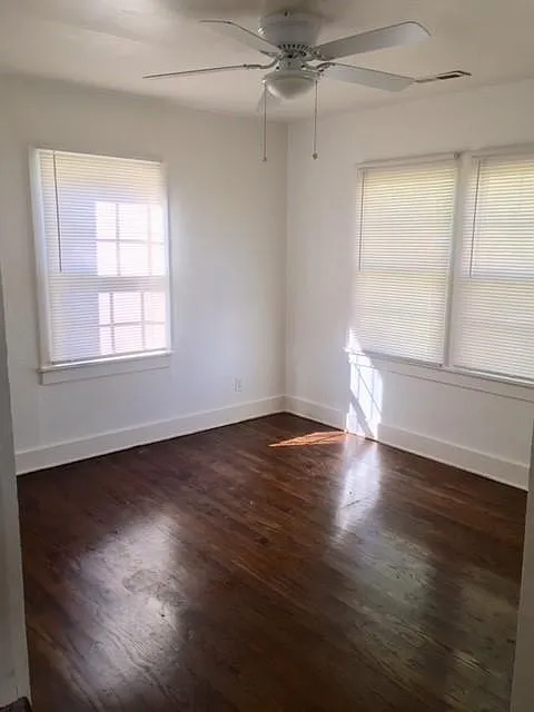 1004 E 9th St — Photo 3