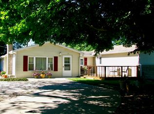 302 W Main St, Oakland, IL 61943