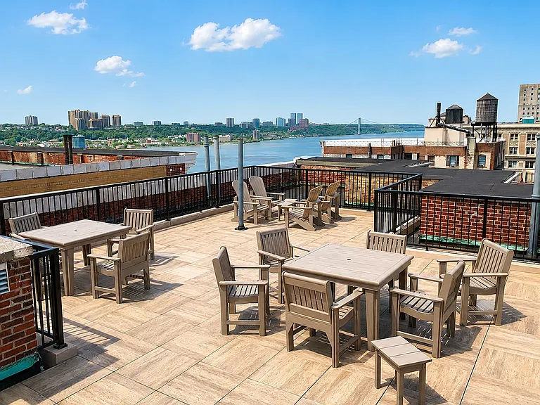 425 Riverside Dr #5E — Photo 8
