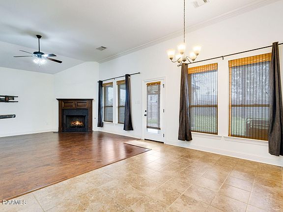 5th image of 219 Rosemary Pl