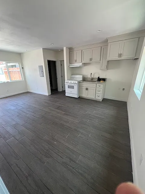 3 bed, 800 sqft, $2,900 — Photo 1