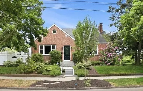 65 W Park Ave — Photo 1