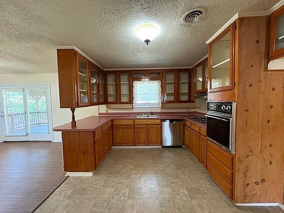 4th image of 8270 Chapin Rd