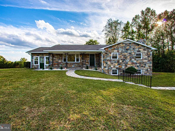 877 Truslow Rd, Fredericksburg, VA 22406