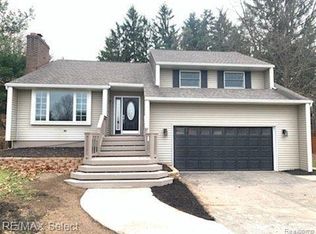 8387 Pineview Lake Dr, Linden, MI 48451