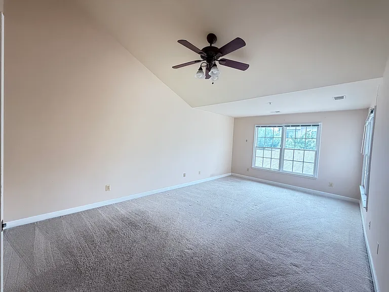 225 Deer Meadow Ln — Photo 17