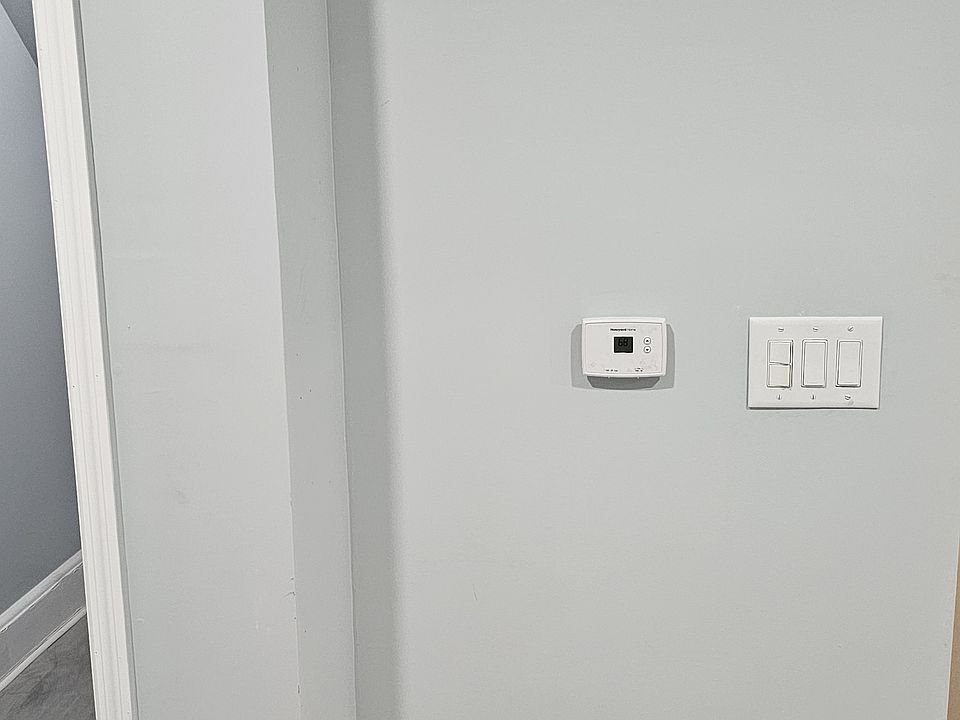 1st image of 302 Winfield Ave Floor 2