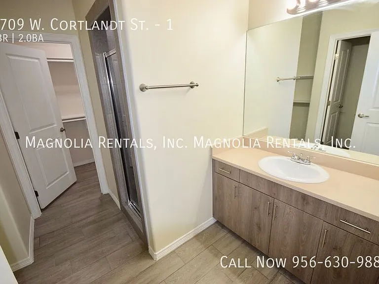 1709 W Cortlandt St #1 — Photo 9