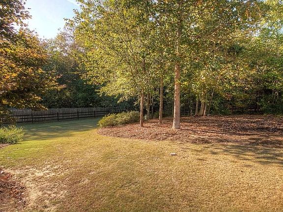 4th image of 5124 Millwood Dr