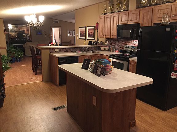 Kitchen, appliances stay