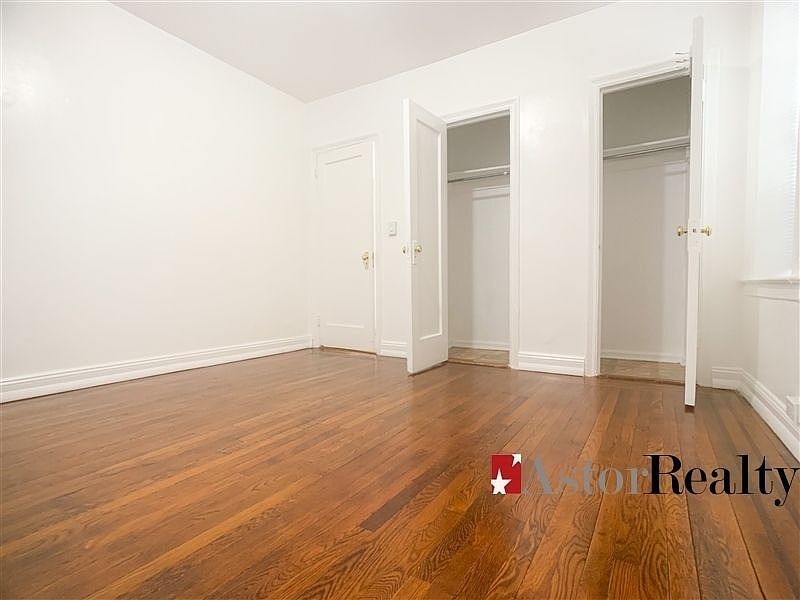 1st image of 32-16 Crescent St #L