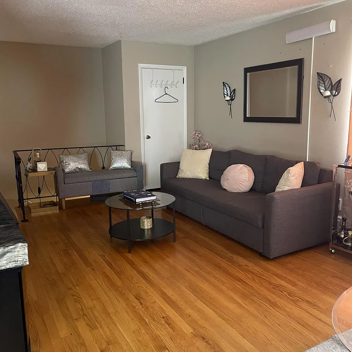 3 bed, 1.0 bath, 1118 sqft, $3,200 — Photo 4