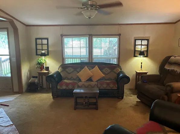 3897 Grapevine Dr, Bryan, TX 77807