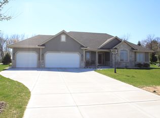 W125S9580 Weatherwood Cir, Muskego, WI 53150