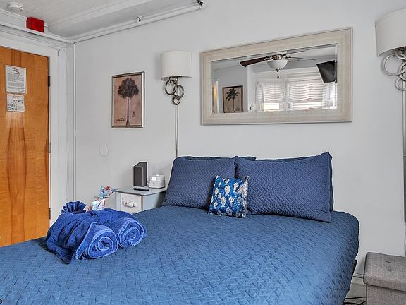 4th image of 807 8th St #202