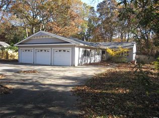 500 Avondale Dr, Shirley, NY 11967