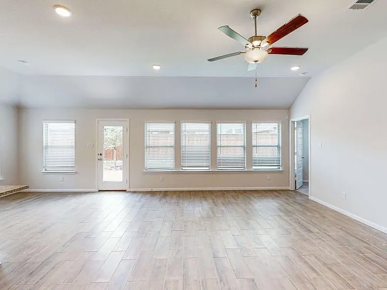 5809 Sandown Dr — Photo 17