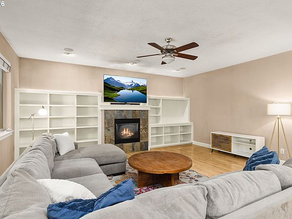 5th image of 1322 SE 194th Pl