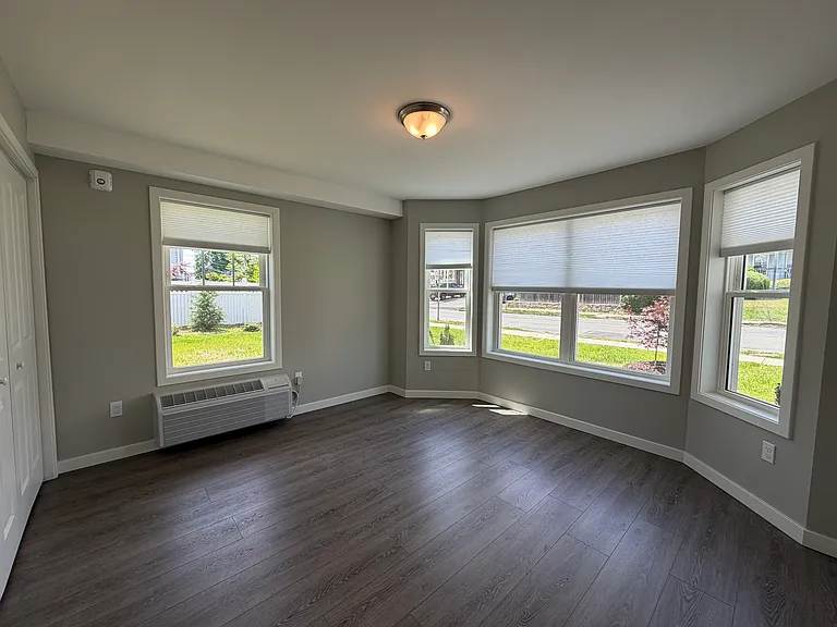 30-32 Osborne St #1 — Photo 9
