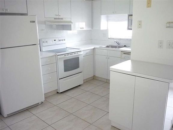 2nd image of 9420 S Hollybrook Lake Dr APT 104