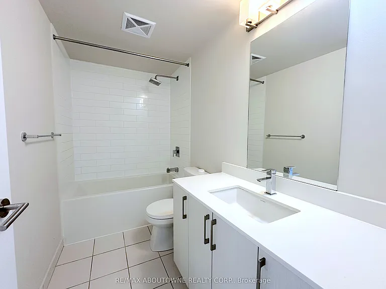 763 Woodbine Ave #605 — Photo 9