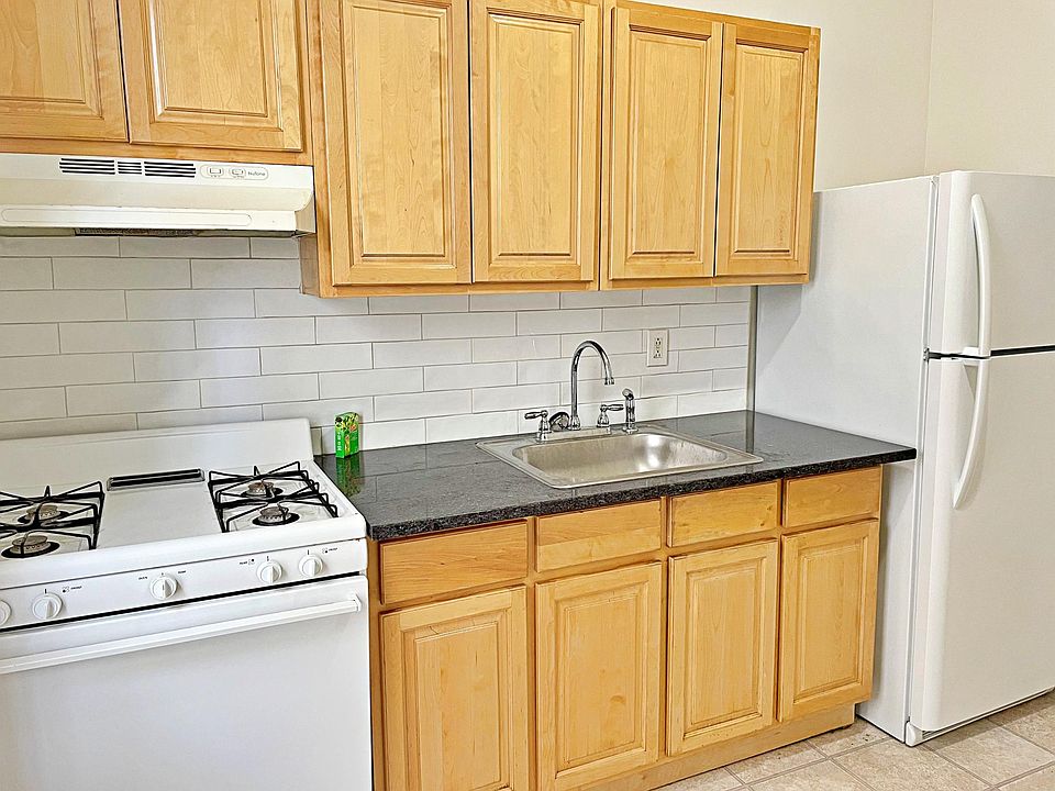 1st image of 810 Revere Ave