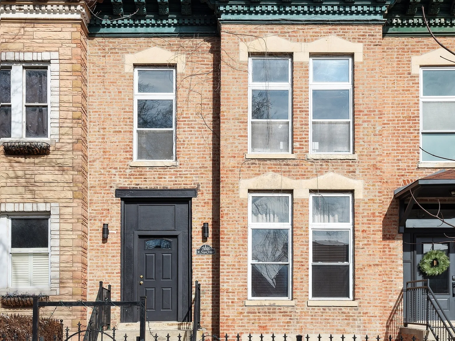 2 bed, 800 sqft, $2,050 — Photo 1