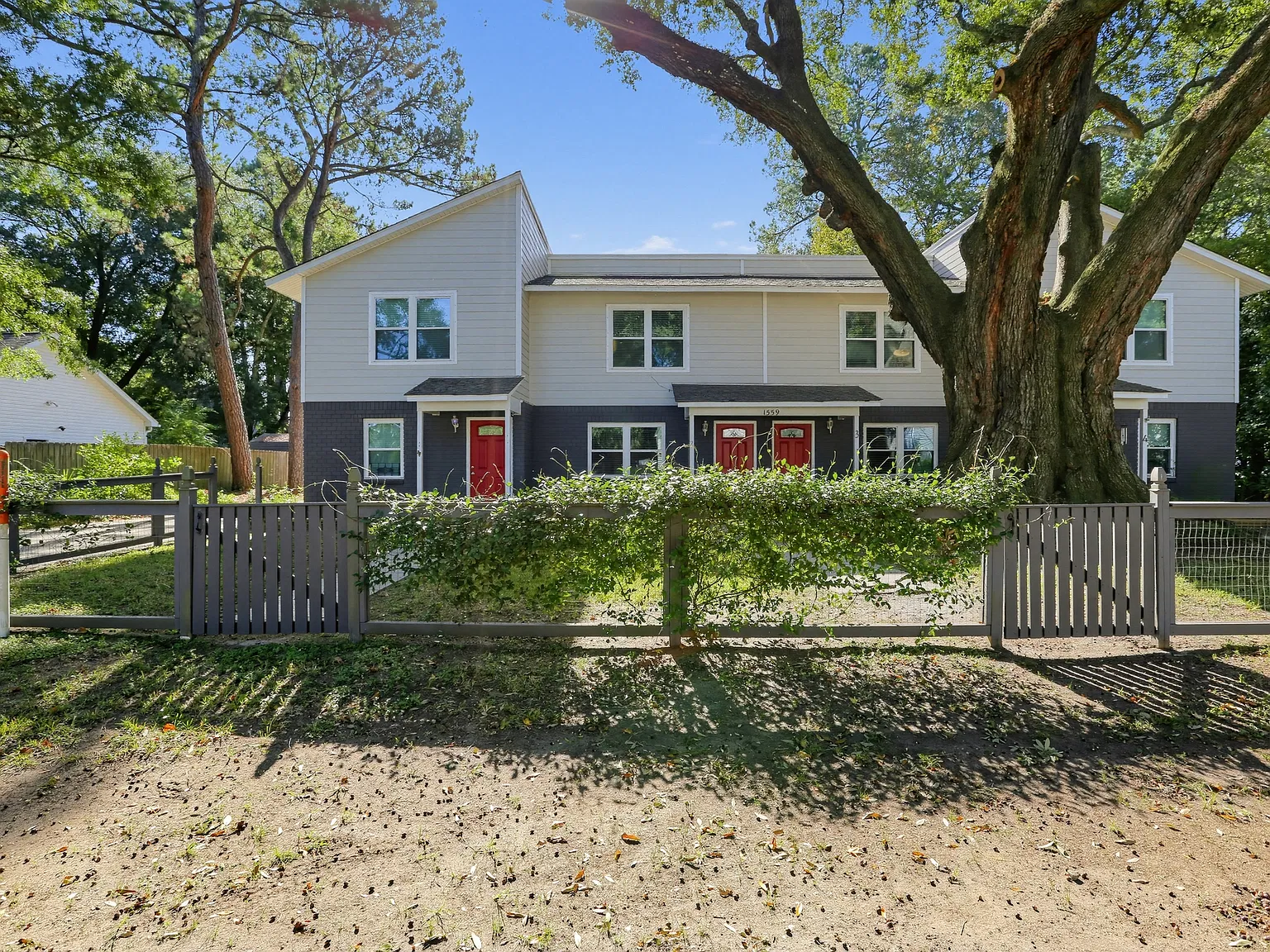 1559 Highland Ave — Photo 2