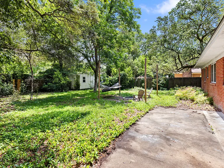 328 Plymouth Ave — Photo 48