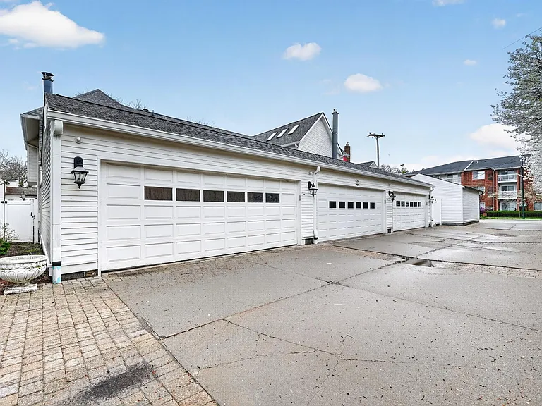 372 W Brown St #3 — Photo 43