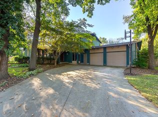 2625 29 1/2 Street Ct, Rock Island, IL 61201