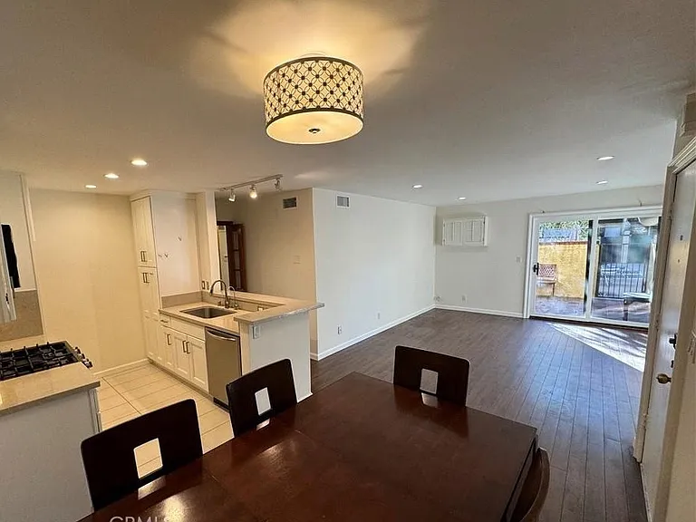 365 Burchett St #110 — Photo 2