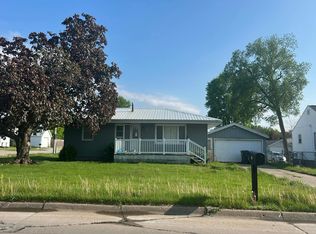 504 Lake Park Blvd, Muscatine, IA 52761