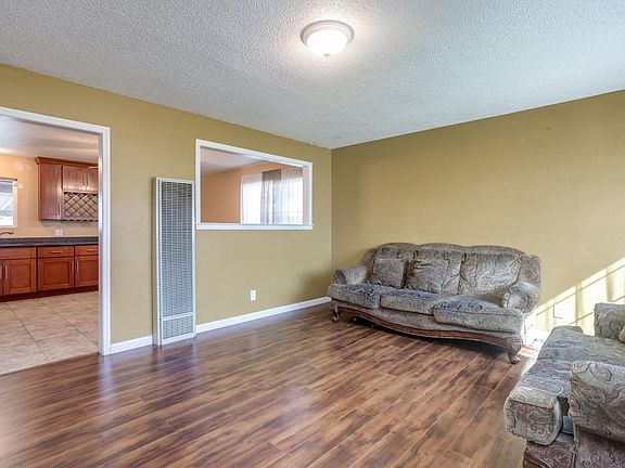 3rd image of 485 Mignot Ln