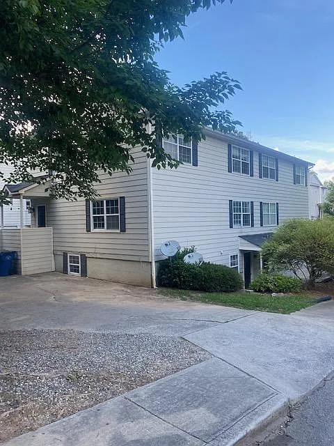 6 bed, 3000 sqft, $900 — Photo 3