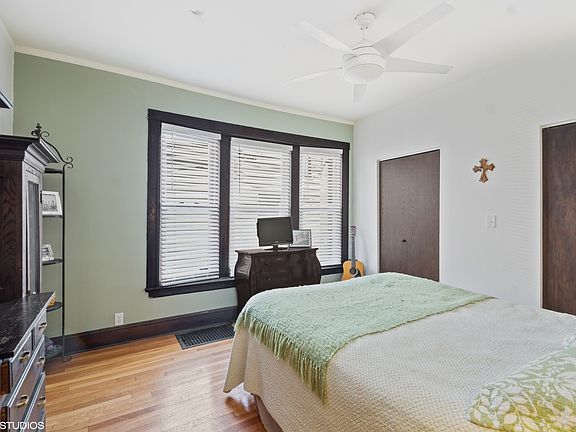 4th image of 1739 W Summerdale Ave APT 1W