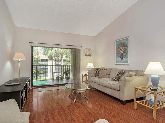 3rd image of 7843 Willow Spring Dr APT 623