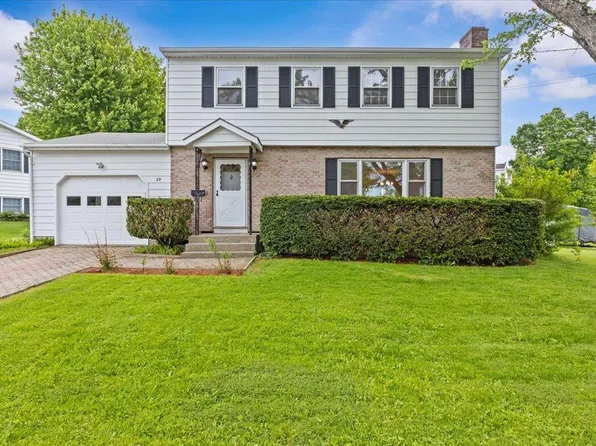 29 Drury Drive, Essex Junction, VT 05452