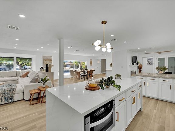 2nd image of 502 Park Way W