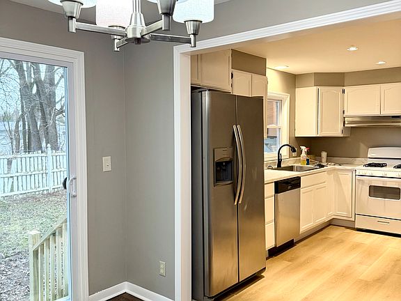 4th image of 104 Ontario Pl