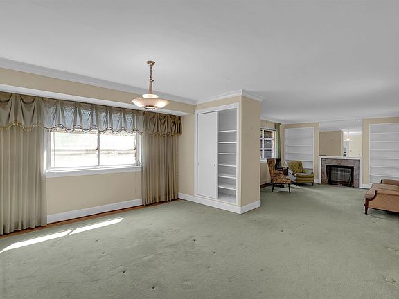5th image of 1709 York Dr
