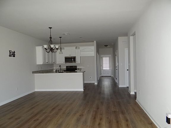 3rd image of 906 W Elrem St