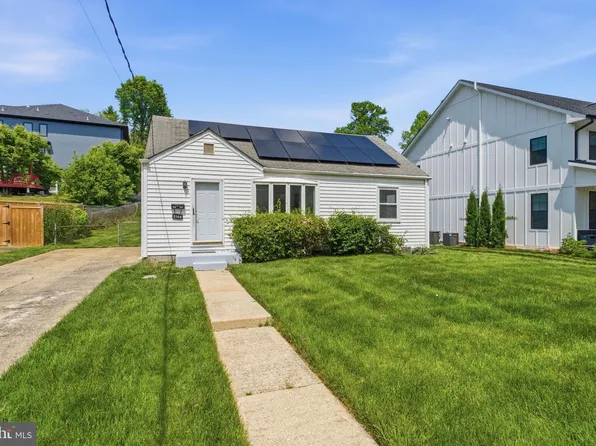 2146 Pimmit Dr, Falls Church, VA 22043