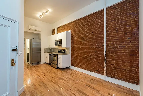 Rented by EXR | media 27