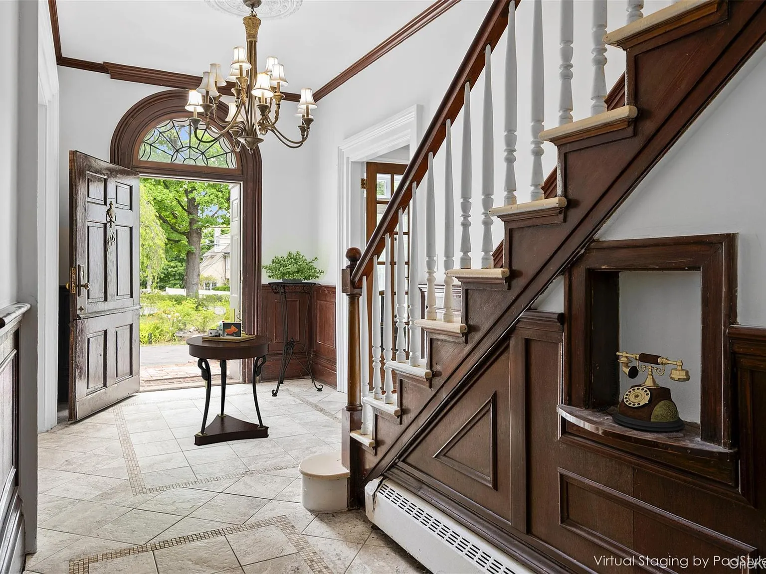 6 bed, 4.0 bath, 5130 sqft, $11,500 — Photo 2